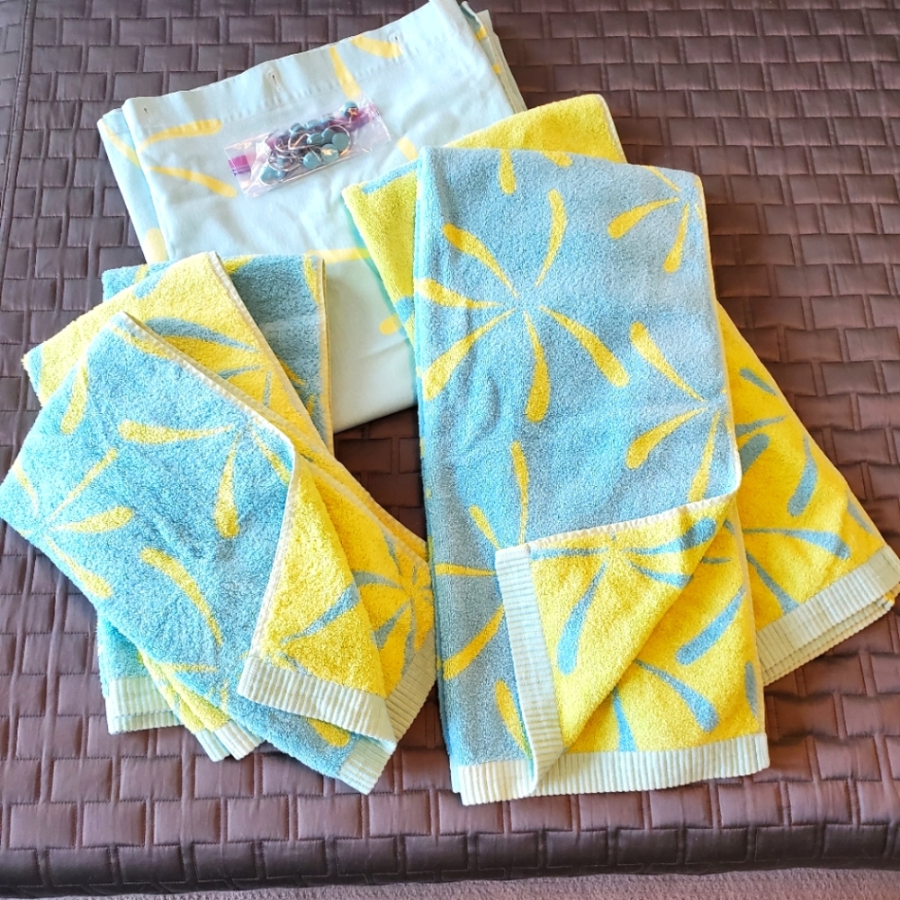 Crate&Barrel bath towel set blue & green reversible
